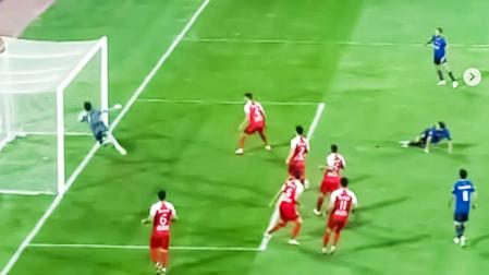 Imagen compartida en redes sociales por el Gol Gohar FC, club en el que juega Roberto Torres, con el polémico gol anulado