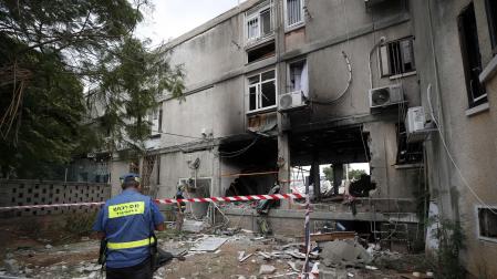Un edificio dañado en la ciudad de Ashkelon (Israel)