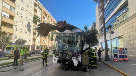 Estado en el que ha quedado el autobús tras el accidente