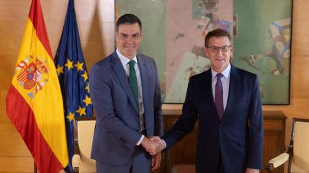 Pedro Sánchez y Alberto Nuñez Feijóo, este lunes tras la reunión que han mantenido