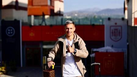 Bryan Zaragoza, a su llegada a la concentración con la selección española
