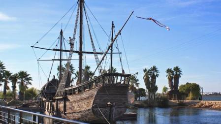 El 12 de octubre conmemora el descubrimiento de América por Cristóbal Colón. En la imagen, una reproducción de una de sus carabelas, La Pinta, en La Rábida (Huelva).
