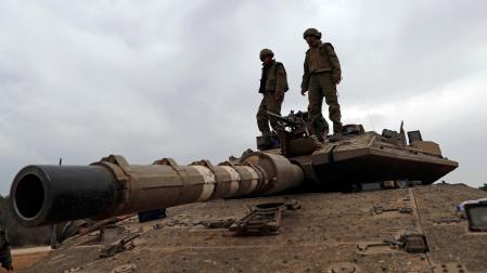 Soldados israelíes en la frontera con Gaza