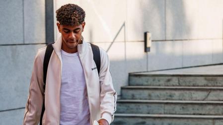 Pese a estar lesionado,  Yamal viajó a Madrid para ser evaluado por los servicios médicos de la RFEF