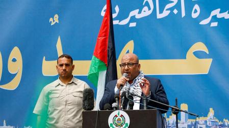 Zakaria Abu Maamar, miembro de Hamas, se dirige a los partidarios palestinos en una manifestación anterior contra las visitas de grupos de derecha israelíes a la mezquita de Al-Aqsa, en Khan Younis, en el sur de Gaza