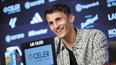Ante Budimir, sonriente en su comparecencia ante los medios en El Sadar