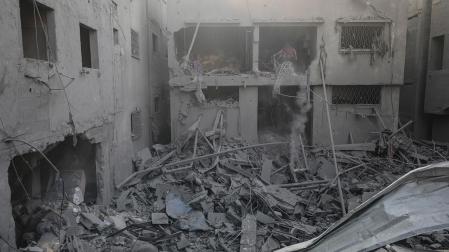 Una vivienda, destruida por un ataque aéreo israelí en Shati, en la Franja de Gaza