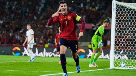 El delantero de la selección española Álvaro Morata celebra su gol en el partido de clasificación para la Eurocopa 2024 que ha enfrentado a España y Escocia
