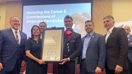 Alejandro Fernández, en su homenaje en Washington
