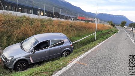 El vehículo ha chocado contra un talud