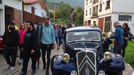 Fotos de la concentración de vehículos clásicos, 'Katxarro Eguna', en Bakaiku.