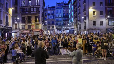 Concentración del 15 de octubre de 2022 frente al Ayuntamiento de Pamplona, por el duelo perinatal.