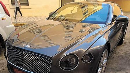 Un Bentley incautado en la operación, valorado en 300.000 euros