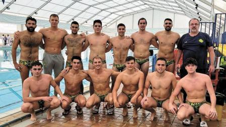 La plantilla del Waterpolo Navarra se llevó una alegría en Madrid