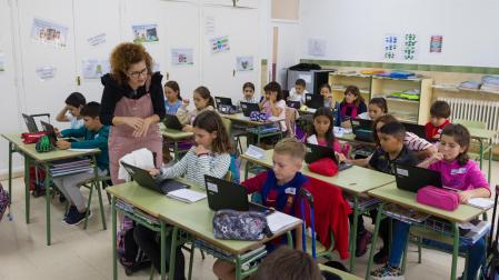 A: BLANCA ALDANONDO
F: 16/10/2023
P: HABBIBI RUIZ SEGALERVA, MONITORA DEL TALLER  
L: TUDELA
T: COLEGIO PUBLICO GRISERAS.  LA FUNDACION DEDALO IMPARTE UN TALLER  DE PROGRAMACION CON CODIGO CON MINECRAFT