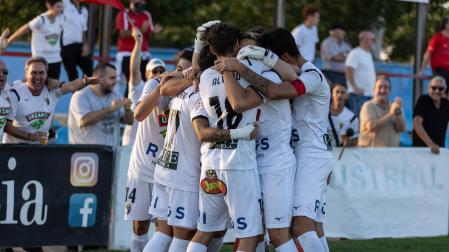 Los jugadores del Tudelano celebran uno de los goles que han marcado en este arranque de temporada
