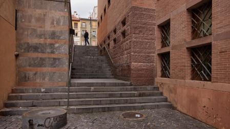 Las escaleras entre Calderería y Compañía son un escollo