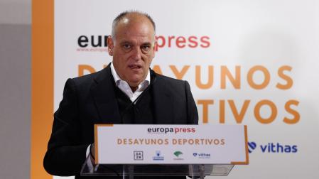 Javier Tebas, presidente de LaLiga, interviene durante el Desayuno Deportivo de Europa Press dedicado a la piratería en el Deporte