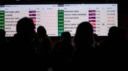 Pantalla con la información de las saldas en la estación de Puerta de Atocha-Almudena Grandes