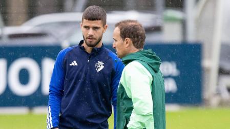Iker Muñoz y Jagoba Arrasate, en un entrenamiento en Tajonar