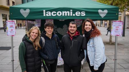 Izaskun Arano, Paula Pásaro, Carlos González y Marina Parras, de la Comisión Anti-Sida