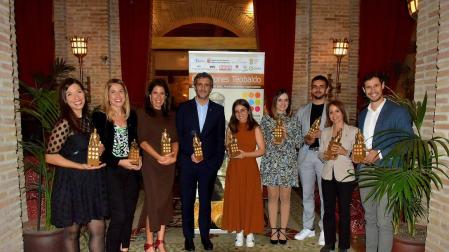 Los premiados: Carolina Calvo, Lara Villanueva, María Avizanda, Fernando Belzunce, Miriam Huárriz, Iranzu Larrasoaña, Asier Aldea, Diana de Miguel y Pablo Lasaosa. Falta Salva Arellano.