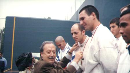 Kiko Casado y Raúl Oroz reciben sus medallas de oro en paleta cuero