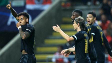 Rodrygo Goes (izda.) celebra su tanto en Braga en el choque de la Liga de Campeones que los de Ancelotti ganaron por 1-2