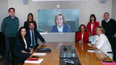 JOSE CARLOS CORDOVILLA 

*P:  
*L: CORDOVILLA
*T: REUNION JURADO PREMIOS ADN.
