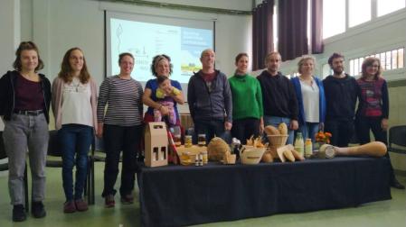 De izquierda a derecha, Itsasne Mendiberri Jaurena, Aloña González Bereau, María Torres Ustariz, Haizea Belarra Eneterreaga, Aitor Azkarate Tomassone, Maialen Chantre Irazoki, Iñaki Bengoetxea Martínez, Ainhoa Goñi Omart, Mikel Agirre Irazoki y Elena Sauca Ibiricu