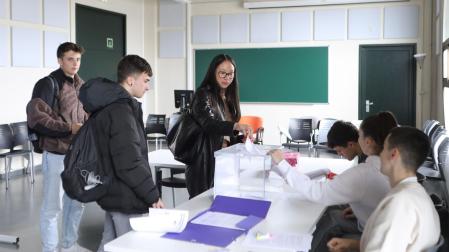 Una imagen de la votación para el Claustro captada en el Aulario del campus de Arrosadia de la UPNA