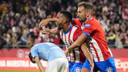 El centrocampista venezolano del Girona Yangel Herrera celebra su gol durante el partido correspondiente a la jornada 11 de LaLiga que Girona y Celta de Vigo