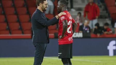 Bordalás conversando con Ndiaye