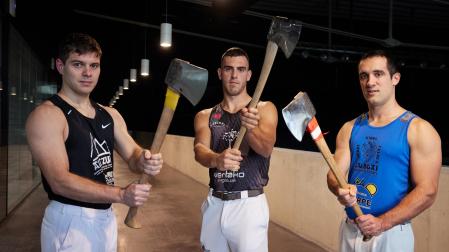 De izquierda a derecha, Joxean Etxeberria, Iker Vicente y Oier Kañamares, en el Arena