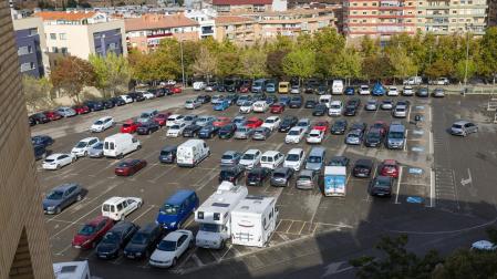 Una imagen del parking público de la avenida Argentina, donde se instalarán, sobre unas marquesinas o pérgolas, las placas solares previstas