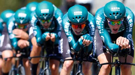 Ciclistas del equipo navarro Kern Pharma