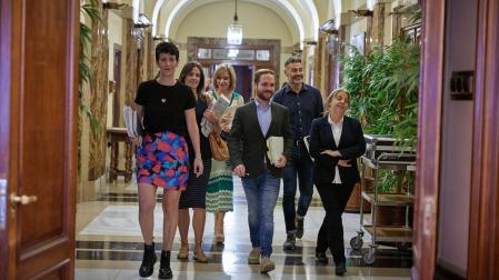 El grupo de la oposición de Pamplona del PSN liderado por Elma Saiz se dirige al pleno municipal