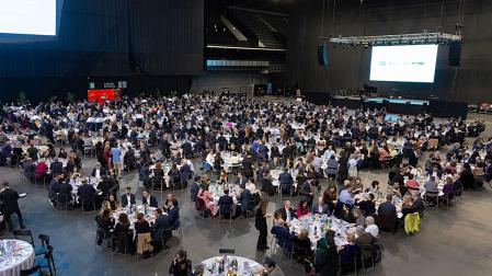 La VIII Gala de Niños contra el Cáncer reunió a más de mil asistentes en el Navarra Arena