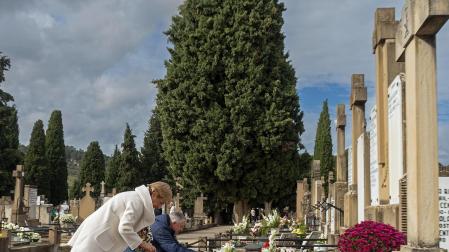 Visita de los fieles al cementerio de Estella el 1 de noviembre