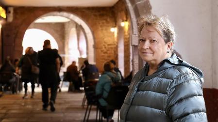 María Jesús Torres, en el Mercado de Elizondo, donde vive.