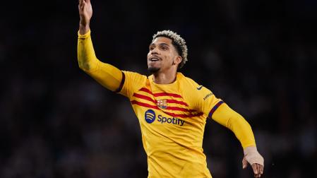 Ronald Araujo celebra el gol que dio la victoria a su equipo, el F.C Barcelona contra la Real Sociedad