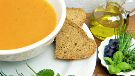 Imagen de archivo de un plato de sopa