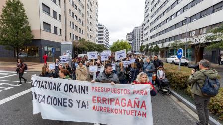 Foto de la marcha en Erripagaña para reclamar dotaciones./