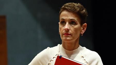 María Chivite, en el pleno del Parlamento