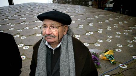 El escultor vasco Agustín Ibarrola fue homenajeado por Covite, Colectivo de Víctimas del Terrorismo en diciembre de 2005