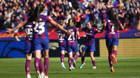Alegría de las culés tras uno de los tantos anotado por Mariona Caldentey durante el choque contra el Real Madrid