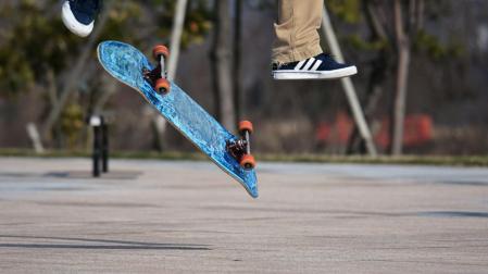 Imagen de una persona haciendo skate