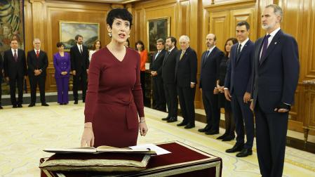La navarra Elma Saiz en el momento de jurar el cargo como ministra