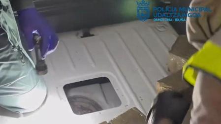 En los registros realizados en los domicilios de los detenidos se localizaron 86 kg de hachís, más de 1,5 kg de MDMA, diverso material para su distribución y dinero en metálico