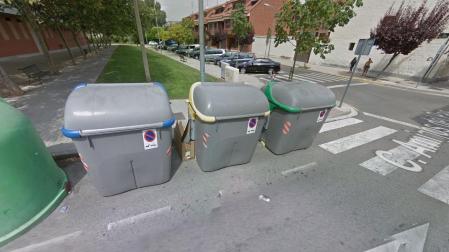 Contenedores en la calle Amigos del País de Tudela